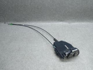 Замок двери задний левый TOYOTA PRIUS PLUS 11-14