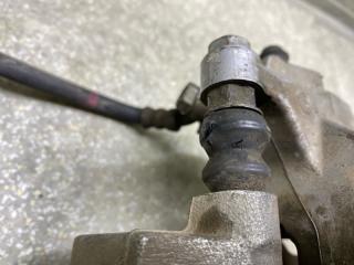 Суппорт тормозной задний левый PRIUS PLUS 11-14