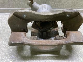 Суппорт тормозной задний правый TOYOTA PRIUS PLUS 11-14