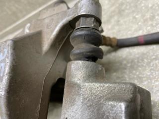 Суппорт тормозной задний правый PRIUS PLUS 11-14