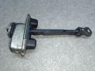 Ограничитель двери передний левый KIA SORENTO UM 14- 2.4 G4KJ