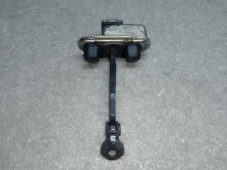 Запчасть ограничитель двери передний правый KIA SORENTO UM 14- 2017