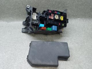 Блок предохранителей моторный отсек левый TOYOTA RAV4 05-12 2006