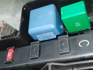 Блок предохранителей моторный отсек левый TOYOTA RAV4 05-12 2.4 2AZFE