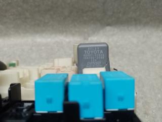 Блок предохранителей салон TOYOTA RAV4 05-12 2.4 2AZFE