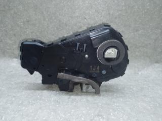 Замок двери передний правый TOYOTA RAV4 05-12 2006