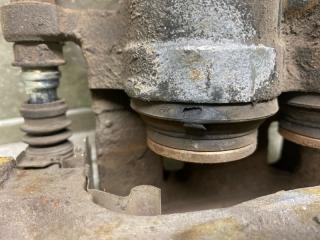 Суппорт тормозной передний левый TRIBECA B9 05-07