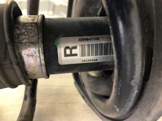 Амортизатор передний правый VENZA 09-16 2013 3.5 2GR-FE