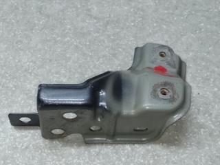 Кронштейн крыла передний левый TOYOTA PRIUS 16- 2017