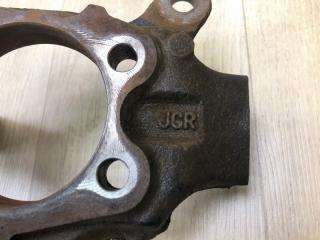 Кулак поворотный передний правый ROGUE 08-15 2010 2.5 QR25DE