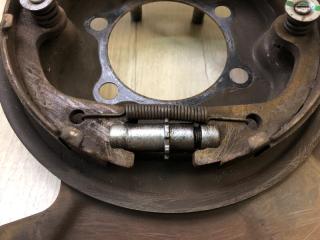 Тормозной механизм задний правый PATHFINDER R52 12-21 2013 3.5 VQ35DE