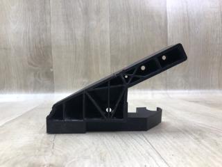 Кронштейн усилителя переднего бампера левый C-CLASS W205 16-21 2017 M274920 2.0L