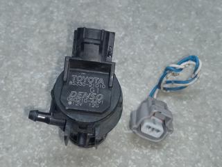 Насос омывателя стекла передний TOYOTA RAV4 05-12