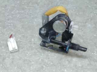 Привод открывания лючка бензобака TOYOTA CAMRY 40 06-11 2009