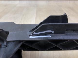 Кронштейн решетки радиатора JETTA USA 10-17 JETTA USA 10-17