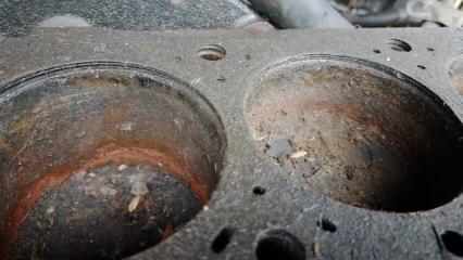 Блок двигателя E2200 E-SERIES 86-04