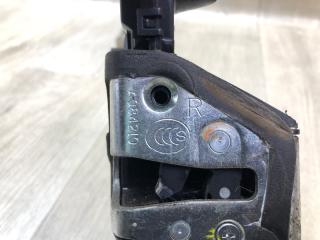 Замок двери передний правый VENZA 09-16 2013 3.5 2GR-FE