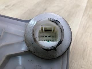 Замок двери передний правый SIENNA 11-16 2014 3.5 2GR-FE