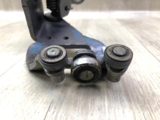 Ролик сдвижной двери нижний задний правый SIENNA 11-16 2014 3.5 2GR-FE