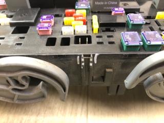 Блок предохранителей моторный отсек JOURNEY 08-20 2012 2.4 ED3