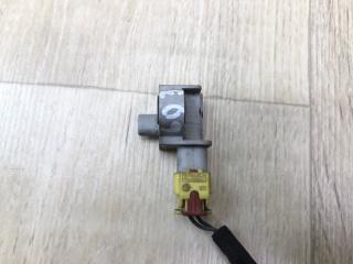 Датчик удара передний JETTA USA 10-17