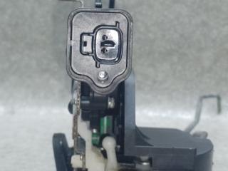 Замок двери передний левый H3 05-10 2006 L52 3.5 L