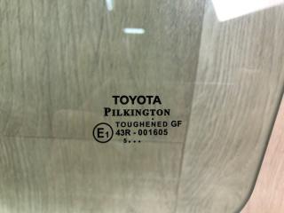 Стекло двери переднее левое AVENSIS 08-18
