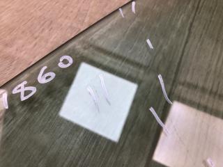 Стекло двери переднее левое AVENSIS 08-18