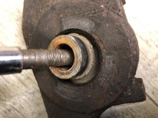 Кронштейн редуктора передний левый LAND CRUISER PRADO 120 02-09 4.0 1GR-FE