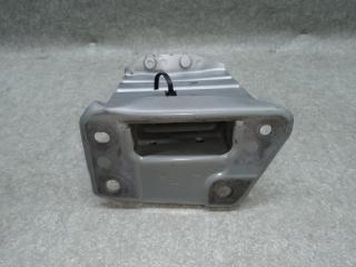 Кронштейн усилителя переднего бампера правый NISSAN LEAF 10-17 EM61