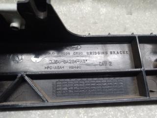 Кронштейн решетки радиатора ESCAPE 12-19