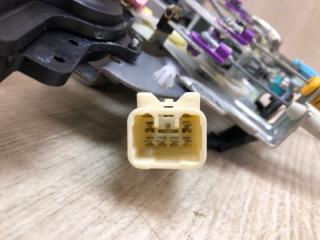 Замок двери задний левый SIENNA 11-16 2011 3.5 2GR-FE