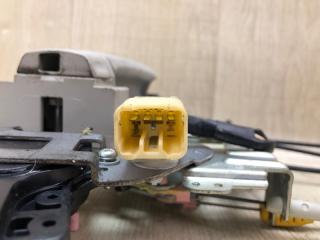 Замок двери задний правый SIENNA 11-16 2011 3.5 2GR-FE