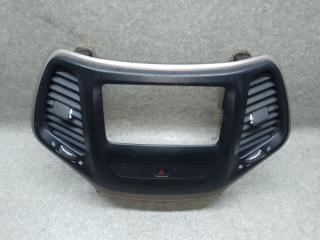 Накладка торпедо под магнитолу CHEROKEE 14- 2014 3.2 EHB