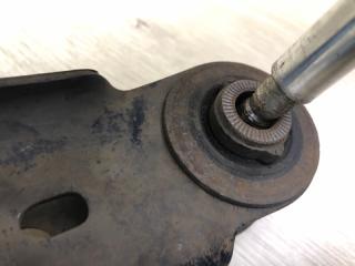 Рычаг задней подвески поперечный нижний правый RAV4 05-12