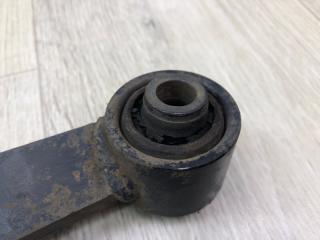 Рычаг задней подвески поперечный верхний правый RAV4 05-12