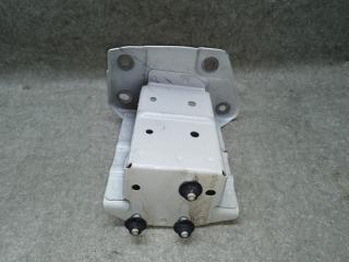 Кронштейн усилителя переднего бампера правый NISSAN LEAF 10-17 Б/У Кронштейн усилителя переднего бампера правый NISSAN LEAF 10-17