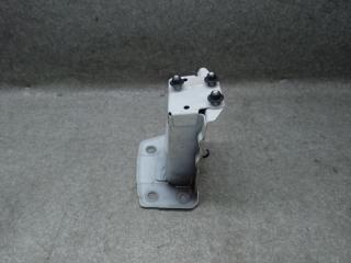 Кронштейн усилителя переднего бампера правый NISSAN LEAF 10-17 EM61