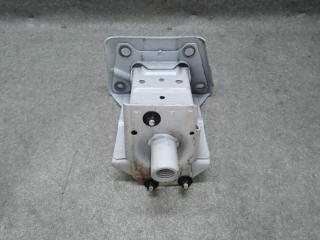 Кронштейн усилителя переднего бампера левый NISSAN LEAF 10-17 Б/У Кронштейн усилителя переднего бампера левый NISSAN LEAF 10-17